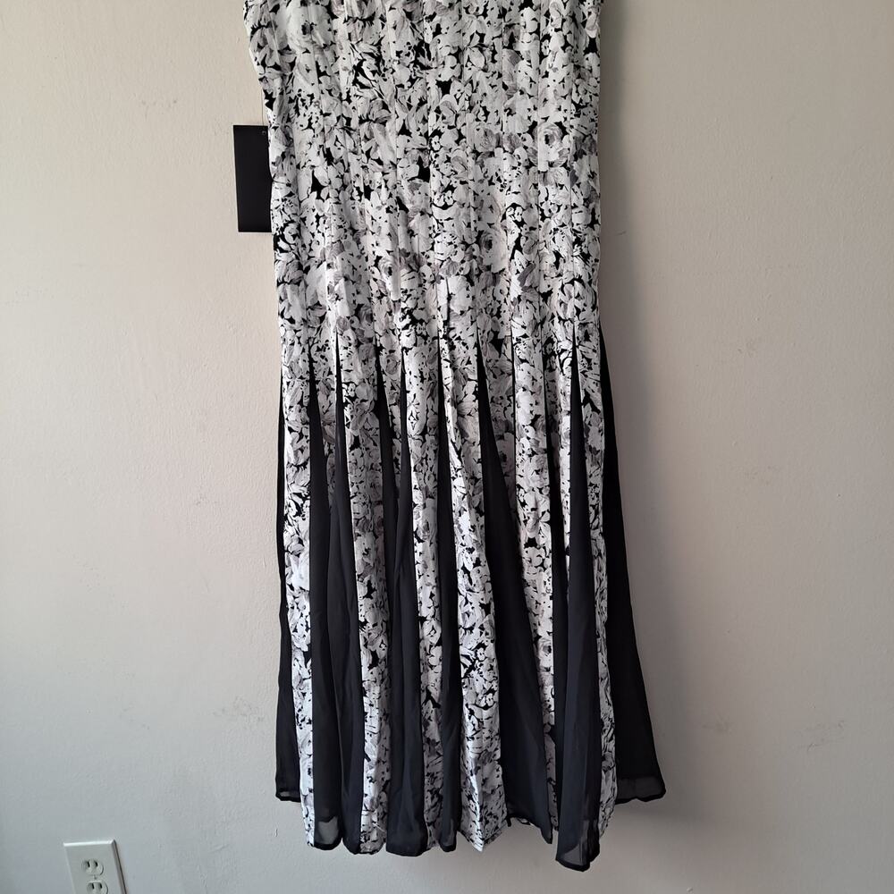 NWT Tuckernuck Andi Dress Gray Gardens Floral Pleated Midi Black & Gray Size 10 - Picture 9 of 12